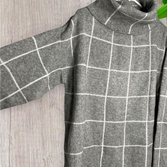 Oversized Chunky Gray Windowpane Cowl Neck Chunky Sweater - Picture 4 of 7